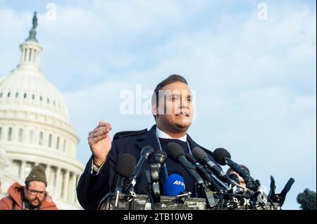 Washington, États-Unis. 30 novembre 2023. Point de presse du représentant des États-Unis George Santos (Républicain de New York) devant le Capitole des États-Unis à Washington, DC, USA, jeudi 30 novembre, 2023. photo de Rod Lamkey /CNP/ABACAPRESS.COM crédit : Abaca Press/Alamy Live News Banque D'Images