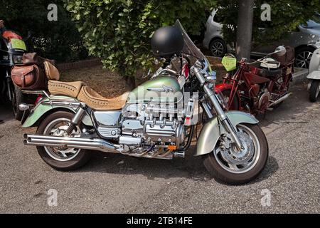 Moto personnalisée moteur six cylindres Honda Valkyrie F6C en voiture classique et moto rallye 33st Raduno moto e auto d'epoca à Bagnara di Romagna, RA Banque D'Images