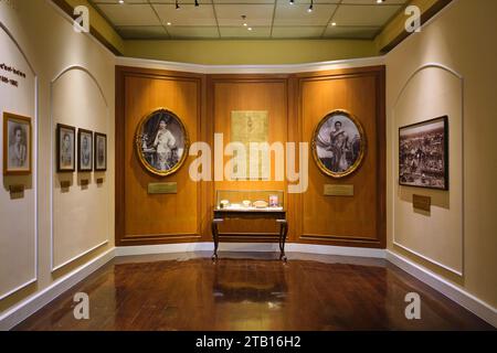 Photographies de quelques-uns des fondateurs originaux de l'hôpital médical. Fait partie de l'exposition de l'hôpital Siriraj Piyamaharajkarun au Siriraj Bimuksthan Banque D'Images