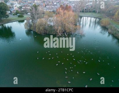 vue aérienne de l'étang commun de hailsham dans le sussex de l'est de hailsham Banque D'Images