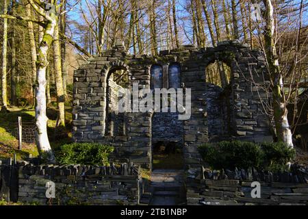 Restes de chapelle dans CWM Ratgoed (Ratgoed Valley) Gwynedd pays de Galles Royaume-Uni Banque D'Images