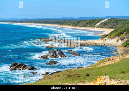 Plage de sable, faisant partie de la promenade côtière de Yuraygir qui s'étend au sud de Brooms Head NSW Banque D'Images