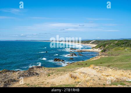 Plage de sable, faisant partie de la promenade côtière de Yuraygir qui s'étend au sud de Brooms Head NSW Banque D'Images