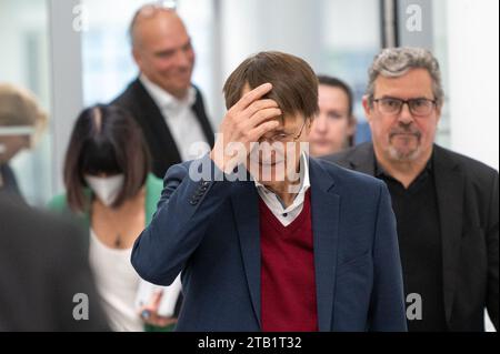 Berlin, Allemagne. 04 décembre 2023. Karl Lauterbach (SPD, M), ministre fédéral de la Santé, vient à une table ronde pour de meilleurs soins et de meilleurs services de soutien pour les personnes ayant des déficiences à long terme après des infections corona. Crédit : Christophe Gateau/dpa/Alamy Live News Banque D'Images