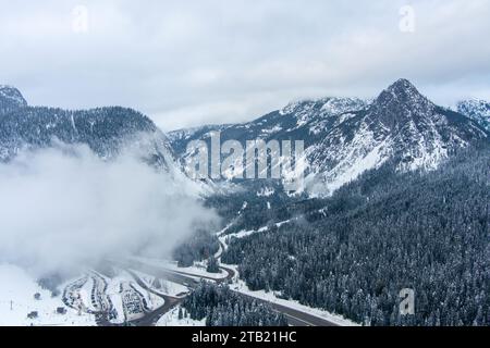 Snoqualmie Pass, Washington en décembre Banque D'Images