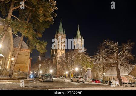 Aussenansicht im Winter des Naumburger Doms Foto vom 02.12.2023. USAGE ÉDITORIAL SEULEMENT *** vue extérieure de la cathédrale de Naumburg en hiver photo de 02 12 2023 USAGE ÉDITORIAL SEULEMENT Copyright : epd-bild/RicoxThumser 20231202 L Triegel-Altar Naumburg 16204 crédit : Imago/Alamy Live News Banque D'Images