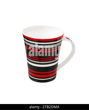 Mug en céramique multicolore et rayé. Isolé sur blanc. Banque D'Images