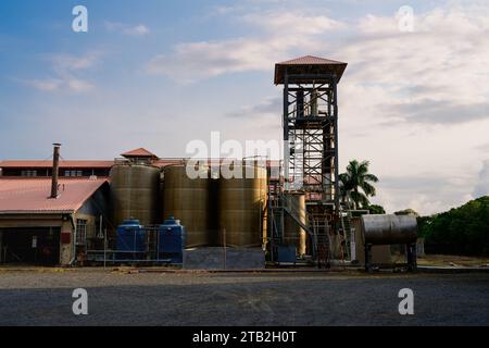 St. Aubin, Maurice - octobre 18 2023 : Rhumerie Saint Aubin Rum Distillery Plant and Still. Banque D'Images