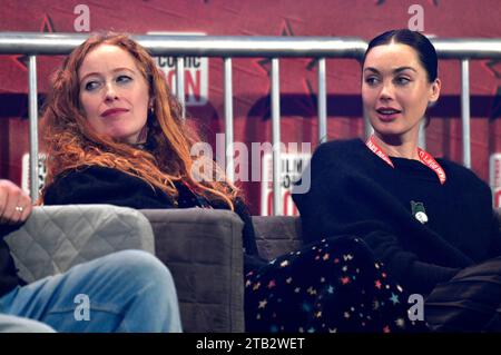 Victoria Yeates und Poppy Corby-Tuech auf der German film & Comic con Winter Edition in der Messe Dortmund. Dortmund, 02.12.2023 *** Victoria Yeates et Poppy Corby Tuech au German film Comic con Winter Edition au Messe Dortmund Dortmund, 02 12 2023 Foto:Xn.xKubelkax/xFuturexImagex comic con 3296 Banque D'Images