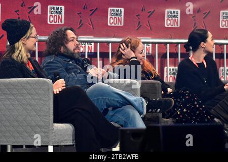 Alison Sudol, Dan Fogler, Victoria Yeates und Poppy Corby-Tuech auf der German film & Comic con Winter Edition in der Messe Dortmund. Dortmund, 02.12.2023 *** Alison Sudol, Dan Fogler, Victoria Yeates et Poppy Corby Tuech au German film Comic con Winter Edition au Messe Dortmund Dortmund, 02 12 2023 Foto:Xn.xKubelkax/xFuturexImagex comic con 3280 Banque D'Images