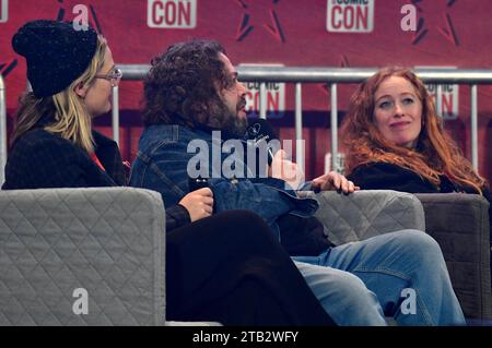 Alison Sudol, Dan Fogler und Victoria Yeates auf der German film & Comic con Winter Edition in der Messe Dortmund. Dortmund, 02.12.2023 *** Alison Sudol, Dan Fogler et Victoria Yeates au German film Comic con Winter Edition au Messe Dortmund Dortmund, 02 12 2023 Foto:Xn.xKubelkax/xFuturexImagex comic con 3295 Banque D'Images