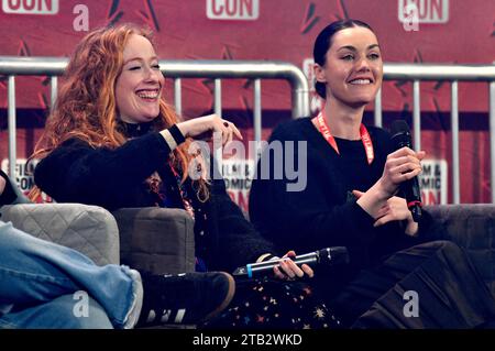 Victoria Yeates und Poppy Corby-Tuech auf der German film & Comic con Winter Edition in der Messe Dortmund. Dortmund, 02.12.2023 *** Victoria Yeates et Poppy Corby Tuech au German film Comic con Winter Edition au Messe Dortmund Dortmund, 02 12 2023 Foto:Xn.xKubelkax/xFuturexImagex comic con 3297 crédit : Imago/Alamy Live News Banque D'Images
