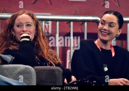Victoria Yeates und Poppy Corby-Tuech auf der German film & Comic con Winter Edition in der Messe Dortmund. Dortmund, 02.12.2023 *** Victoria Yeates et Poppy Corby Tuech au German film Comic con Winter Edition au Messe Dortmund Dortmund, 02 12 2023 Foto:Xn.xKubelkax/xFuturexImagex comic con 3300 crédit : Imago/Alamy Live News Banque D'Images