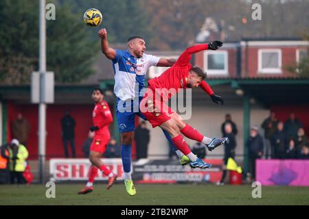 Nathan Bertram-Cooper de Hornchurch et Charlie Walker de Whitehawk pendant Hornchurch vs Whitehawk , lançant dans Isthmian League Premier Division foot Banque D'Images