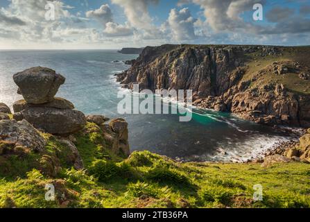 Magnifique paysage côtier à Gwennap Head en Cornouailles, Angleterre. Printemps (mai) 2022. Banque D'Images