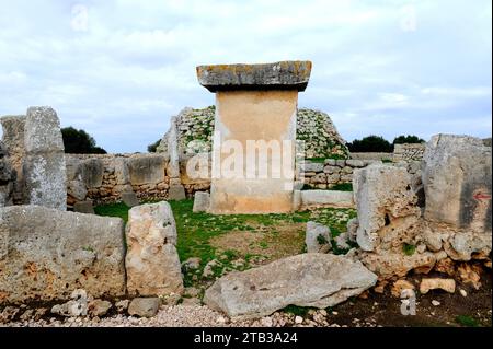 Trepuco, taula et talaiot (âge talaiotique). Mao ou Mahon, Réserve de biosphère de Minorque, Îles Baléares, Espagne. Banque D'Images