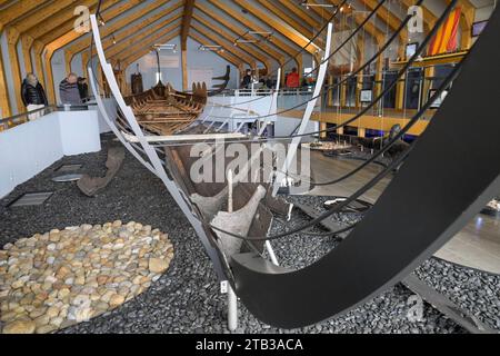 Rekonstruktion Langschiff Haithabu 1, Ausstellung im Wikinger Museum Haithabu, Schleswig, Schleswig-Holstein, Deutschland *** reconstruction du navire Haithabu 1, exposition au Viking Museum Haithabu, Schleswig, Schleswig Holstein, Allemagne crédit : Imago/Alamy Live News Banque D'Images