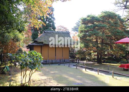 Salon de thé japonais jardin du château de Tsurugajo à Aizuwakamatsu, Fukushima, Japon Banque D'Images