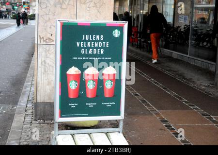 Copenhague, Danemark /04 décembre .2023/.Seattle café starbucks café café chaîne dans la capitale danoise. (Photo.Francis Joseph Dean/Dean Pictures) Banque D'Images