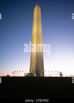 Le Washington Monument est un obélisque du National Mall de Washington, D.C., construit pour commémorer George Washington, un père fondateur des États-Unis Banque D'Images