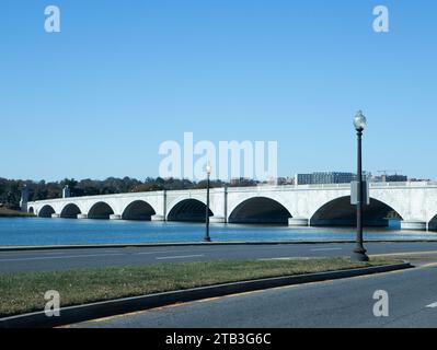 Arlington Memorial Bridge enjambant le Potomac à Washington DC, États-Unis. Banque D'Images