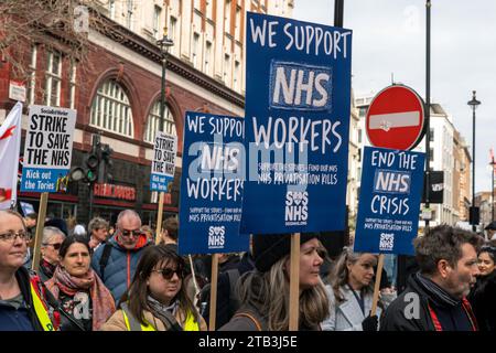 marche de protestation du NHS à Londres, problèmes au Royaume-Uni, problèmes du système de santé, sauvez le NHS Banque D'Images