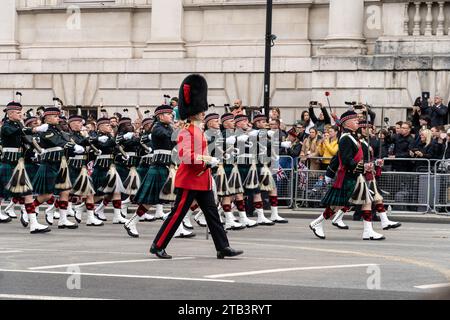 Procession des troupes militaires pour la reine Elizabeth II Banque D'Images