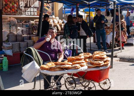 SAMARCANDE, OUZBÉKISTAN - 24 OCTOBRE 2023 : images du marché connu sous le nom de Siab Bazaar, à Samarcande, Ouzbékistan Banque D'Images