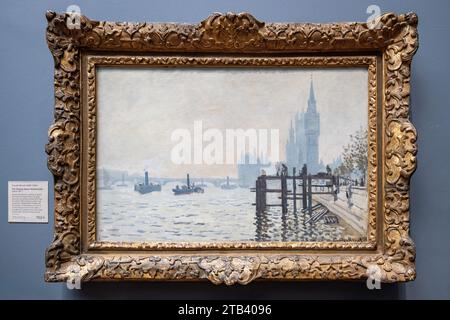 Londres, Royaume-Uni - 19 mai 2023 : la Tamise au-dessous de Westminster par l'impressionniste français Claude Monet, exposé à la National Gallery de Londres Banque D'Images