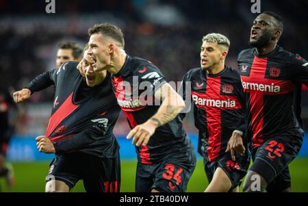 Leverkusen, Allemagne. 03 décembre 2023. Torjubel : Florian Wirtz (Leverkusen), granit Xhaka (Leverkusen), Exequiel Palacios (Leverkusen), Victor Boniface Banque D'Images