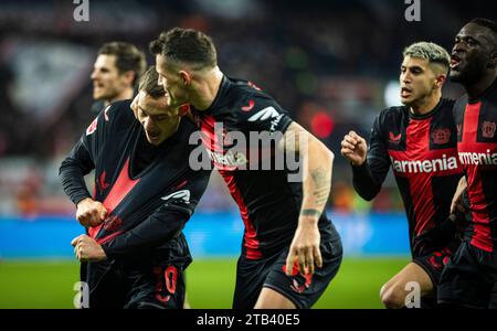 Leverkusen, Allemagne. 03 décembre 2023. Torjubel : Florian Wirtz (Leverkusen), granit Xhaka (Leverkusen), Exequiel Palacios (Leverkusen), Victor Boniface Banque D'Images