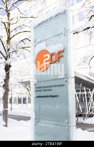 3 décembre 2023 - Munich, ALLEMAGNE : studio bavarois de la chaîne de télévision publique allemande ZDF à Unterföhring près de Munich un jour d'hiver. S Banque D'Images