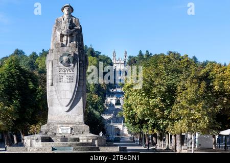 Lamego, Portugal-1 octobre 2022 ; Monument pour les soldats portugais de la première Guerre mondiale spécifiquement 9e régiment d'infanterie de Lamego avec sanctuaire de notre-Dame de Banque D'Images