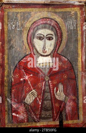 Novaci, comté de Gorj, Roumanie, 2001.Vieille icône représentant Sainte Parascheva à l'intérieur de l'église orthodoxe chrétienne de Novaci-Romani, un monument historique du 18e siècle. Banque D'Images