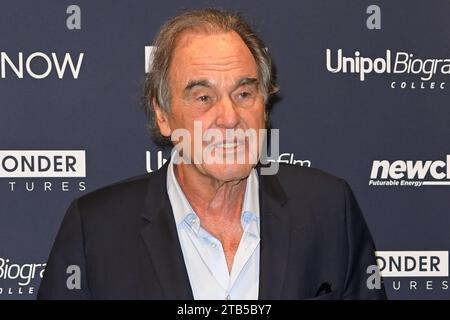 Rome, Italie. 04 décembre 2023. Oliver Stone assiste à la première du film Nuclear Now au Space Moderno Cinema. (Photo Mario Cartelli/SOPA Images/Sipa USA) crédit : SIPA USA/Alamy Live News Banque D'Images