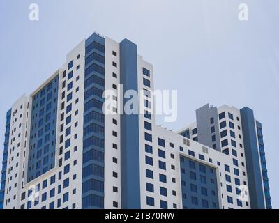 Photographie abstraite d'un bâtiment moderne bleu et blanc, Cape Town Afrique du Sud. Banque D'Images