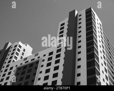 Photo abstraite monochrome d'un bâtiment dans le quartier des affaires du Cap. Banque D'Images