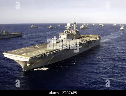 Navire d'assaut amphibie de classe Wasp USS Bonhomme Richard (LHD-6). Banque D'Images