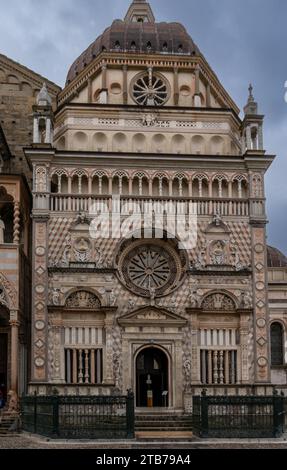 Bergame, Italie - 9 novembre 2023 : façade de l'église Santa Maria Maggiore au coeur de l'ancienne Citta Alta Banque D'Images