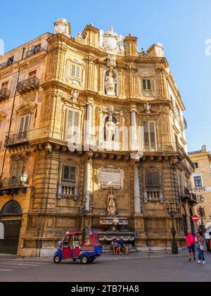 Une des quatre fontaines de la plaza publique octogonale Quattro Canti à Palerme - Sicile, Italie Banque D'Images