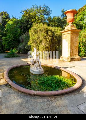 Fontaine dans le jardin botanique de Palerme) - Sicile, Italie Banque D'Images