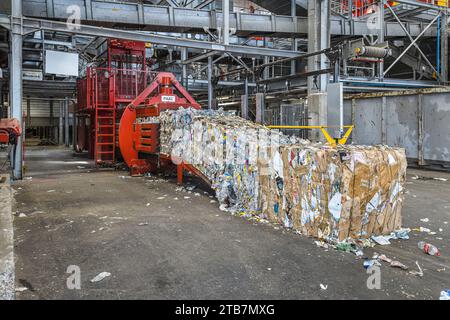 Coueron (nord-ouest de la France) : Arc en ciel 2034, centre de traitement et de valorisation des déchets des agglomérations de Nantes et Saint-Nazaire. Leur combustion Banque D'Images