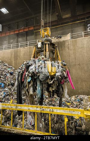 Coueron (nord-ouest de la France) : Arc en ciel 2034, centre de traitement et de valorisation des déchets des agglomérations de Nantes et Saint-Nazaire, exploité par Veoli Banque D'Images