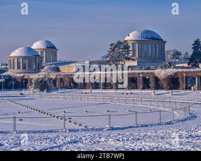 Centennial Hall Pergola jardin japonais Szczytnicki Park en hiver enneigé Wroclaw Basse-Silésie Pologne Banque D'Images