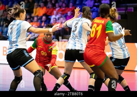 Frederikshavn, Danemark. 04 décembre 2023. Kassandra Jappont (99) du Congo vu lors du match du Championnat du monde de handball de l'IHF 2023 entre l'Argentine et le Congo à Arena Nord à Frederikshavn. (Crédit photo : Gonzales photo/Alamy Live News Banque D'Images