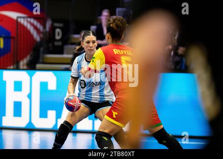 Frederikshavn, Danemark. 04 décembre 2023. Micaela Casasola (25) d'Argentine vue lors du match du Championnat du monde de handball IHF 2023 entre l'Argentine et le Congo à Arena Nord à Frederikshavn. (Crédit photo : Gonzales photo/Alamy Live News Banque D'Images