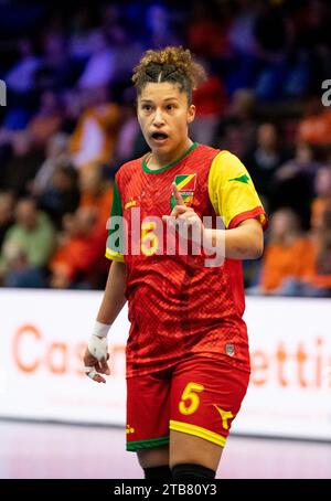 Frederikshavn, Danemark. 04 décembre 2023. Kimberley Rutil (5) du Congo vu lors du match du Championnat du monde de handball IHF 2023 entre l'Argentine et le Congo à l'Arena Nord à Frederikshavn. (Crédit photo : Gonzales photo/Alamy Live News Banque D'Images