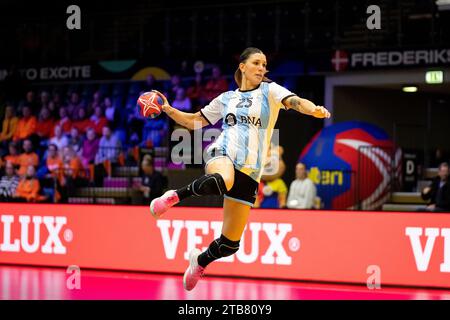 Frederikshavn, Danemark. 04 décembre 2023. Micaela Casasola (25) d'Argentine vue lors du match du Championnat du monde de handball IHF 2023 entre l'Argentine et le Congo à Arena Nord à Frederikshavn. (Crédit photo : Gonzales photo/Alamy Live News Banque D'Images