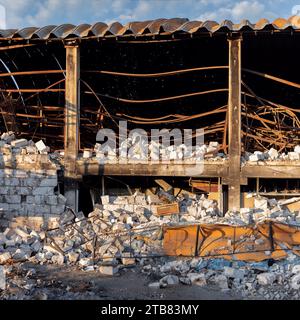 Centre commercial détruit à la suite des bombardements de l'armée russe lors de l'invasion de l'Ukraine. Banque D'Images