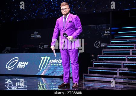 ESPOO, FINLANDE - 2 DÉCEMBRE : James Banks, l'hôte d'étape, fait la promotion de la foule avant le match entre HAVU et FURIA lors de Elisa Masters Espoo 2023 - jour 4 au Metro Areena le 2 décembre 2023 à Espoo, Finlande. (Photo de Gabriel Calvino Alonso/Orange Pictures) Banque D'Images